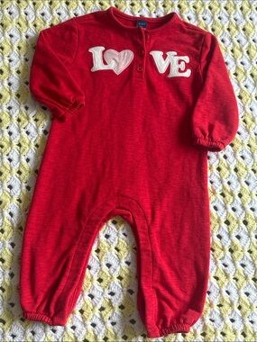 Old Navy Red 'LOVE' Baby Girl Footie 3 Buttons Up One Piece Romper Size 12-18M !